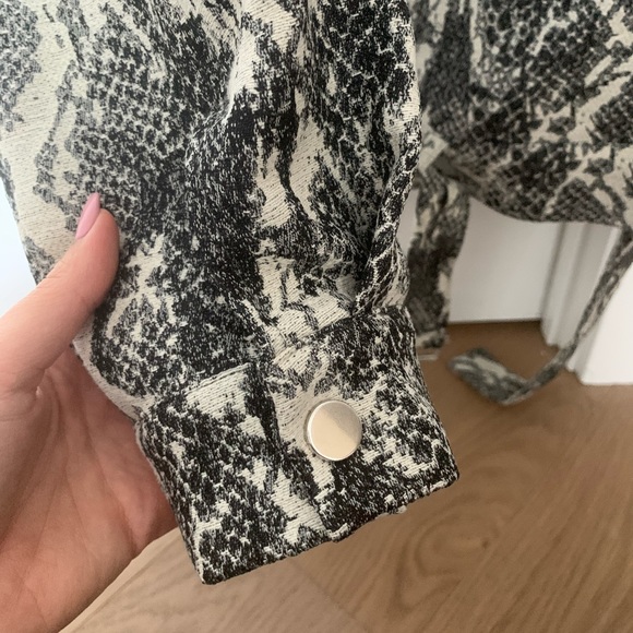 ZARA OVERSIZED SNAKESKIN MOTO JACKET - Picture 5 of 7